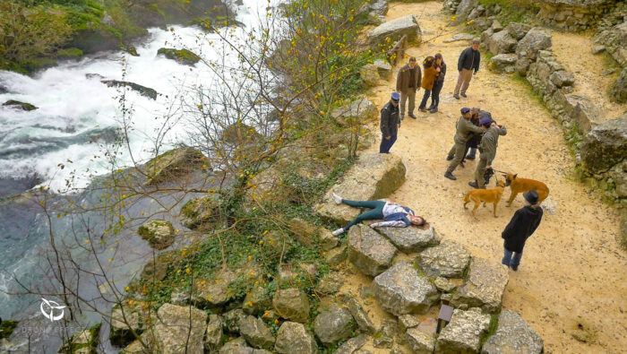 Meurtres au Mont Ventoux - Tournage à la Fontaine de Vaucluse